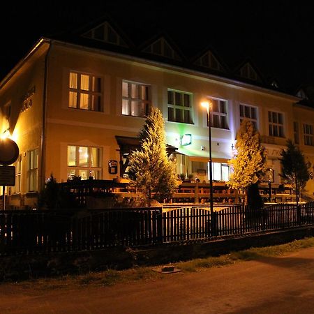 Hotel Obecna Skola Svatý Jan pod Skalou Exterior foto